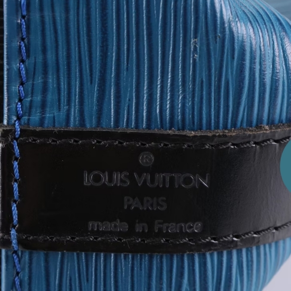 Louis Vuitton Noè Petit Bucket Bag in Toledo Blue and Black Epi Leather - Picture 4 of 8